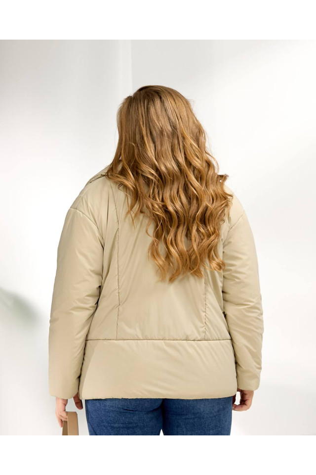  Женская демисезонная куртка на запах бежевого цвета (арт. 26007 )